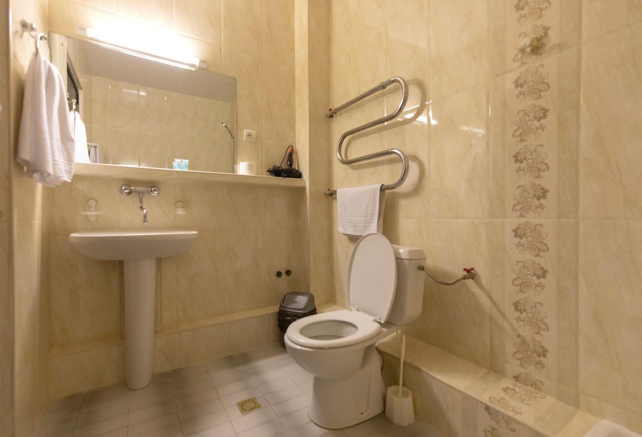 Leader Hotel 哥里 外观 照片