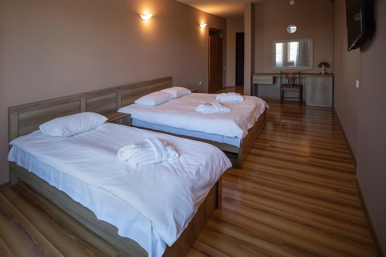 Leader Hotel 哥里 外观 照片