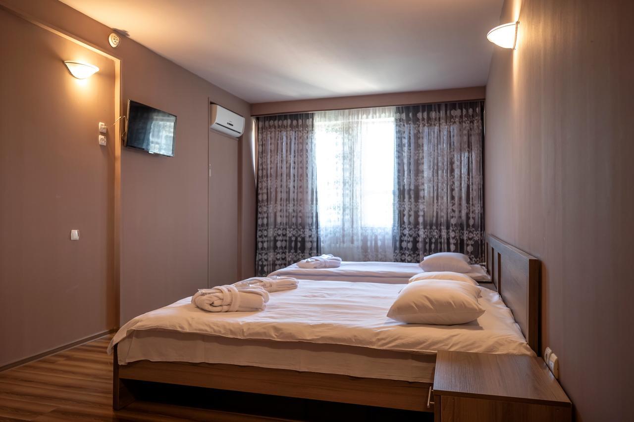 Leader Hotel 哥里 外观 照片